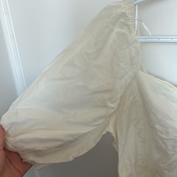 H&M puff sleeved linen top— - Picture 2 of 3